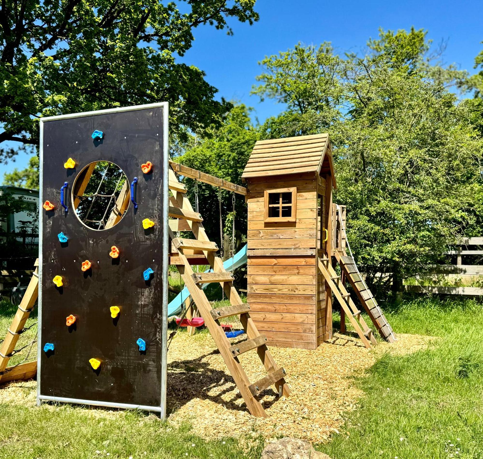 Hof Vierzehnender Im Hohen Venn - 70qm Fachwerk-studio - Grosses Wohn-schlafzimmer Mit Dachterrasse Und Kaminofen - Separate Kueche - Perfekt Fuer Paare - - Eifel - Hunde Willkommen - Islandpferde *
