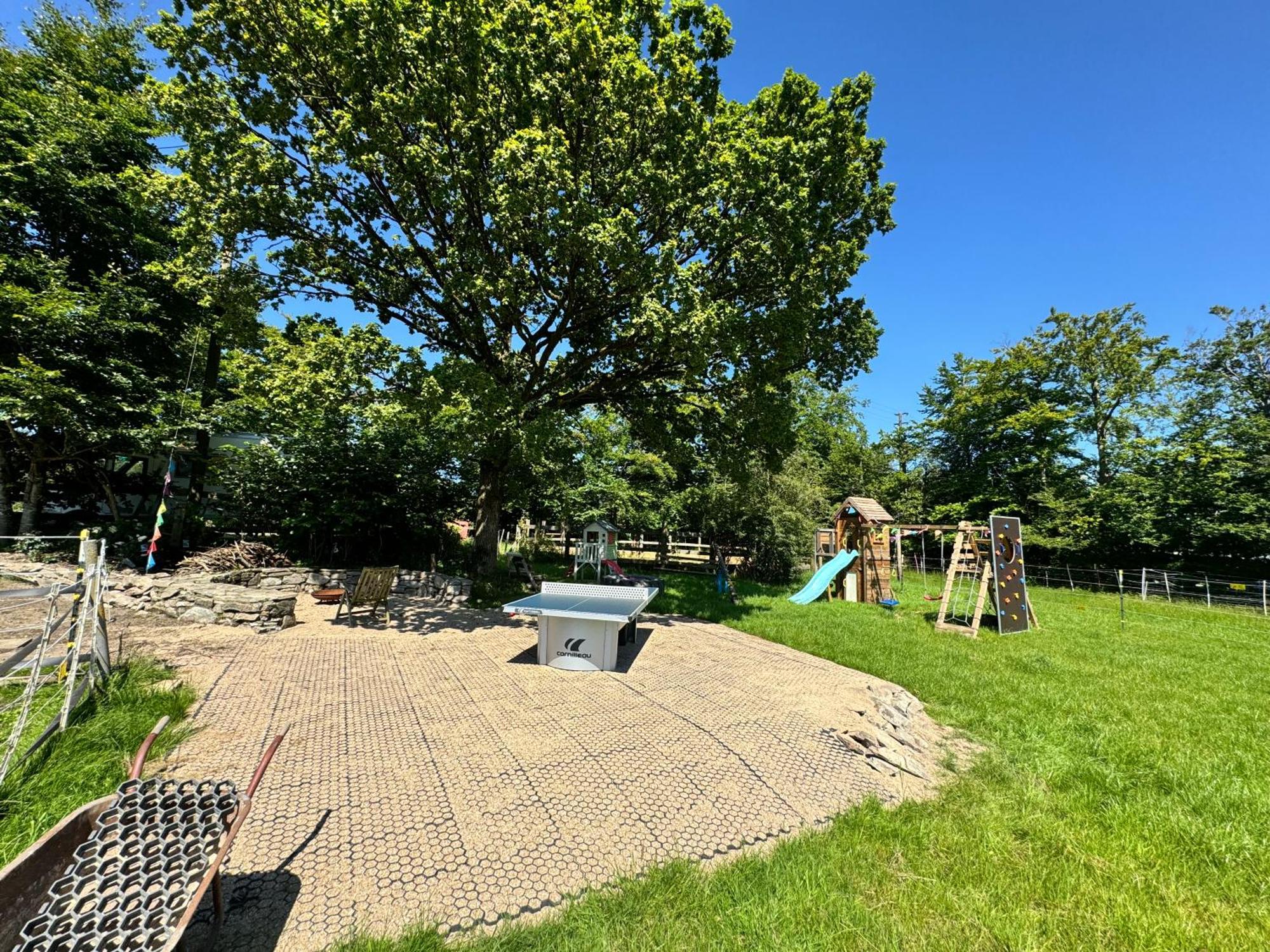 Lejlighed Hof Vierzehnender Im Hohen Venn - 70qm Fachwerk-studio - Grosses Wohn-schlafzimmer Mit Dachterrasse Und Kaminofen - Separate Kueche - Perfekt Fuer Paare - - Eifel - Hunde Willkommen - Islandpferde